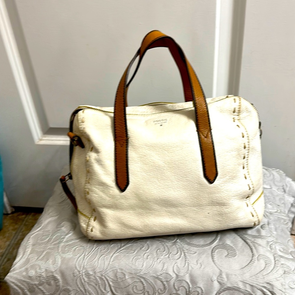 Fossil Sydney Satchel  ✨✨✨✨White and brown with green trim